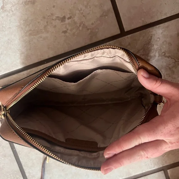 Michael Kors Tan Crossbody Bag with Gold Chain - Picture 2 of 3